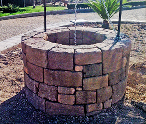 Zigurat Creación | Pozo jardín piedra artificial